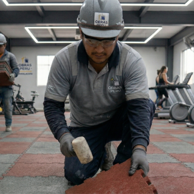 Instalación De Piso De Caucho En Baldosas