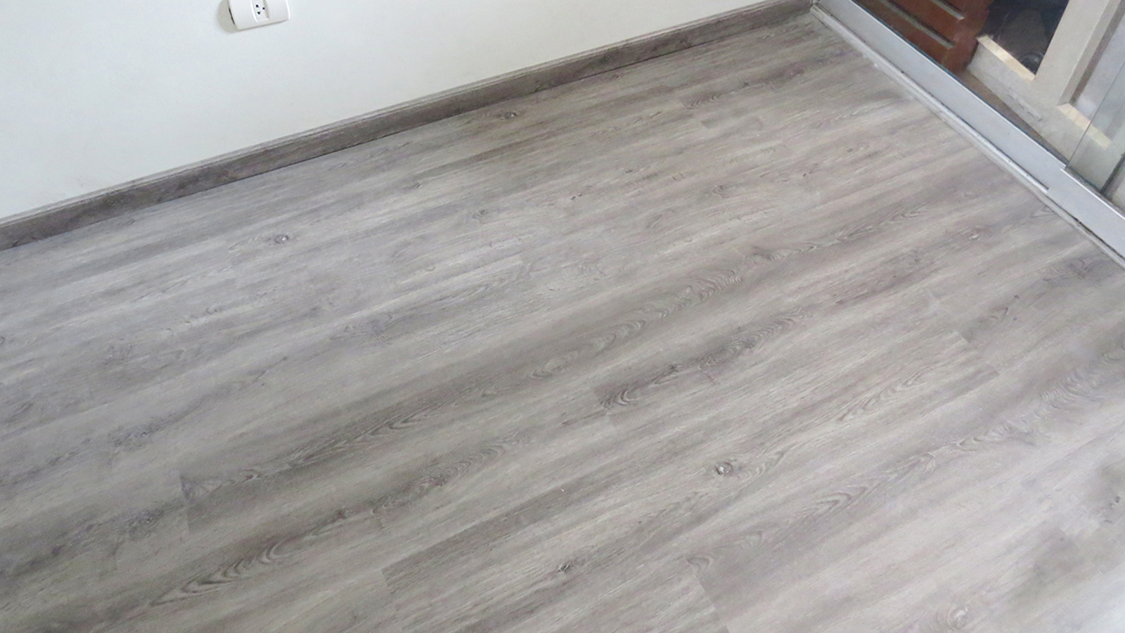 Piso Click SPC Melavinyl Ash Grey 5.5MM - Imagen 2