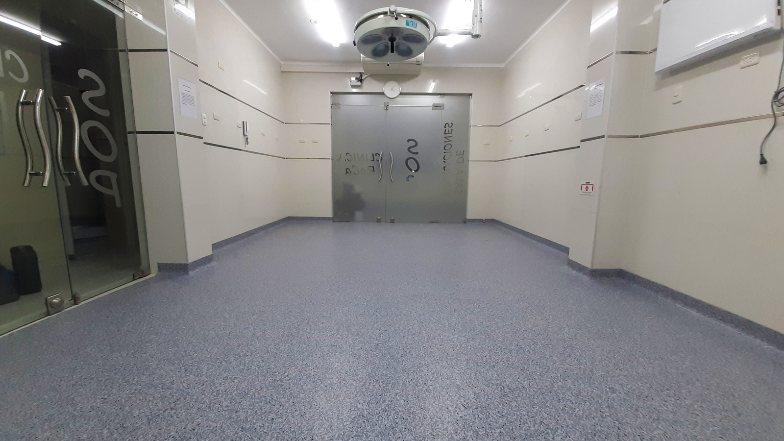 Piso Vinílico Conductivo Gris 2mm Melavinyl - Imagen 3